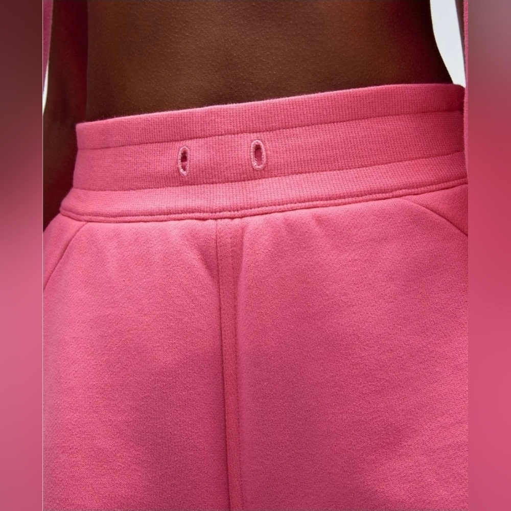 Lululemon Scuba High-Rise Short 5" - Picture 4 of 11